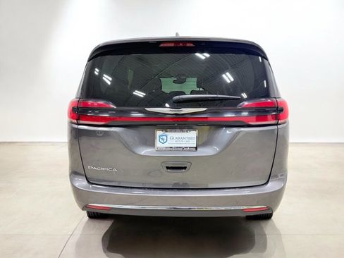 Used 2022 Chrysler Pacifica Touring-L image 9