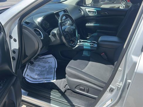 Used 2018 Nissan Pathfinder SV AWD/4WD image 10