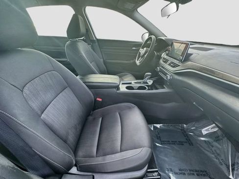 Used 2024 Nissan Altima 2.5 SV FWD image 25
