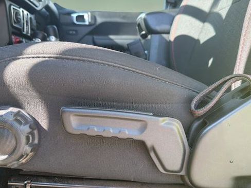 Used 2023 Jeep Gladiator Rubicon w/ Cold Weather Group image 19