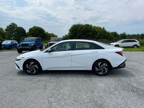 Used 2025 Hyundai Elantra SEL FWD image 6