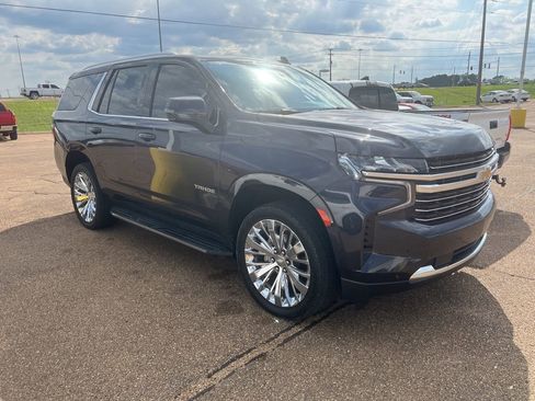 Used 2023 Chevrolet Tahoe LT w/ Luxury Package image 2