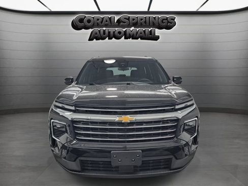 Used 2024 Chevrolet Traverse LT FWD image 2