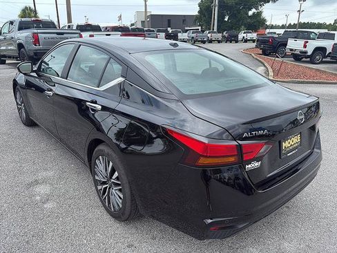 Used 2025 Nissan Altima 2.5 SV FWD image 6