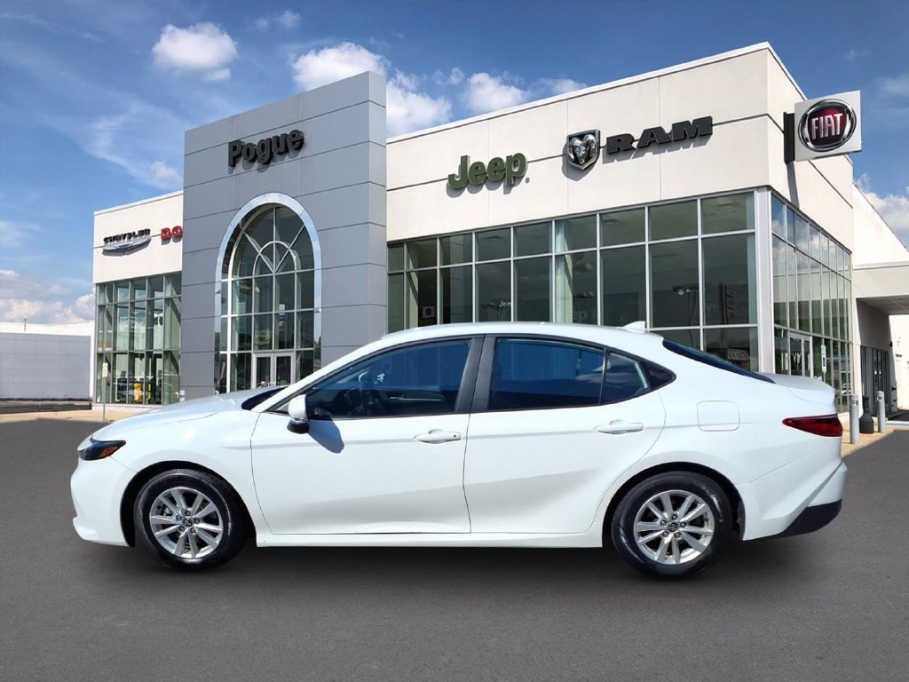 Used 2025 Toyota Camry LE FWD image 5