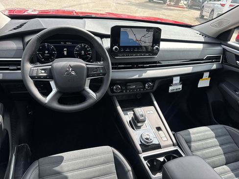 New 2025 Mitsubishi Outlander 4WD Plug-In Hybrid image 9