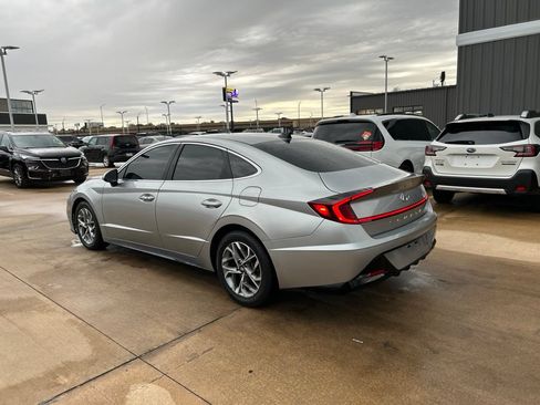 Used 2021 Hyundai Sonata SEL FWD image 2