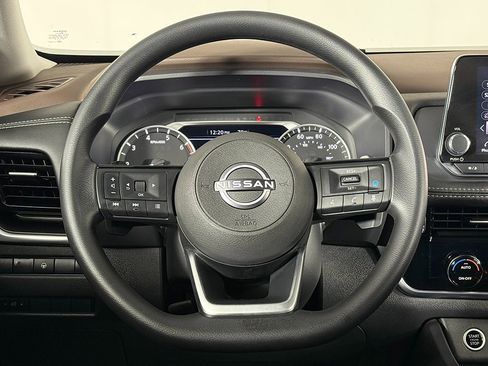 Used 2022 Nissan Rogue SV image 33