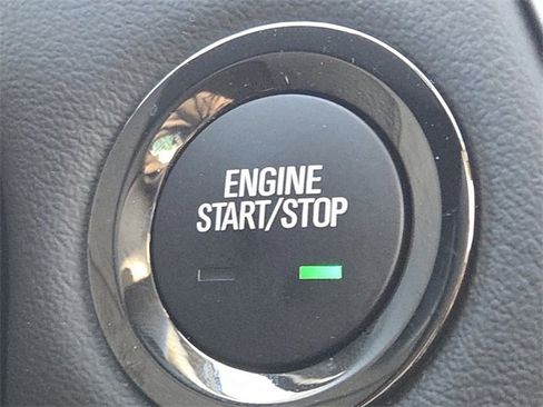 Used 2022 Chevrolet Trax LT w/ LT Convenience Package image 7