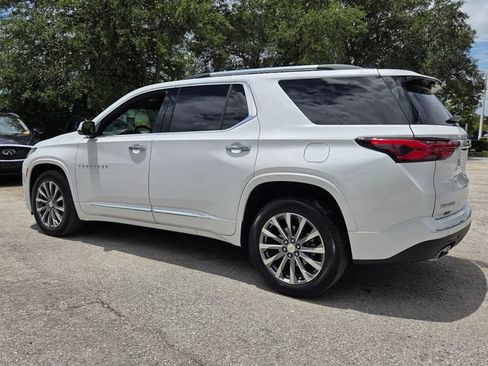 Used 2023 Chevrolet Traverse Premier FWD image 5