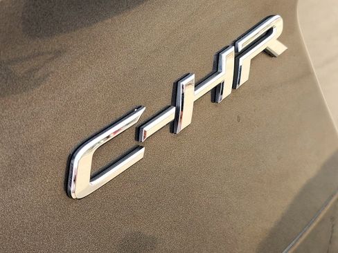 Used 2020 Toyota C-HR LE image 11