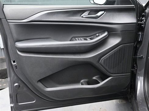 New 2025 Jeep Grand Cherokee L Laredo image 11