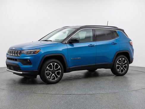 Used 2025 Jeep Compass Trailhawk image 3