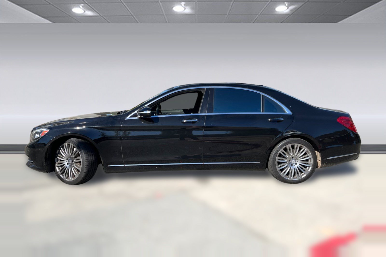 Used 2016 Mercedes-Benz S 550 Sedan image 2
