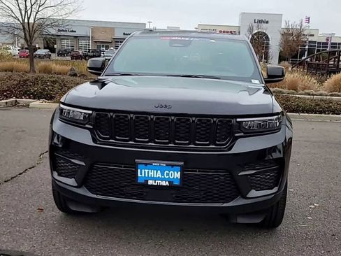 New 2025 Jeep Grand Cherokee Altitude image 3