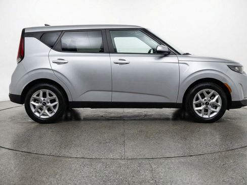 Used 2025 Kia Soul LX w/ LX Technology Package image 11
