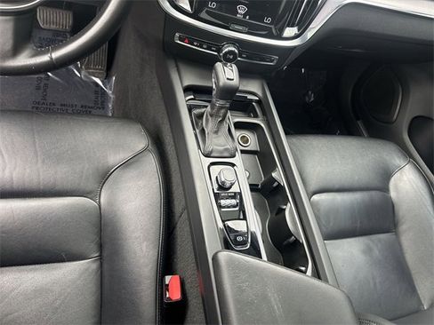 Used 2020 Volvo S60 T5 Momentum image 23