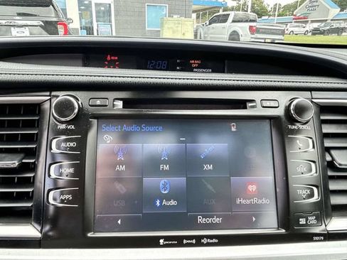 Used 2018 Toyota Highlander XLE FWD image 18