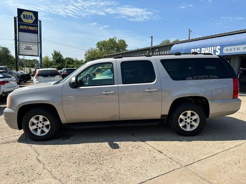 Used 2009 GMC Yukon XL SLT w/ Preferred Package AWD/4WD image 4