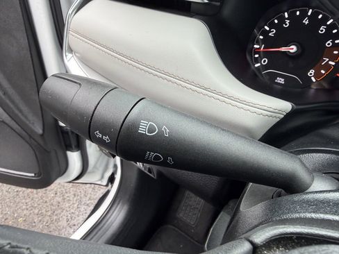 Used 2024 Jeep Compass Limited image 31