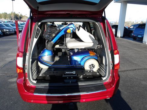 Used 2013 Chrysler Town & Country Touring-L w/ Entertainment Group #2 image 14