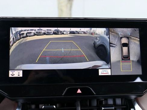 Used 2021 Toyota Venza Limited image 17