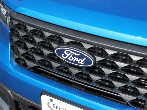 New 2025 Ford Maverick XLT image 9