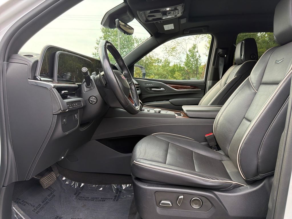 Certified 2023 Cadillac Escalade Premium Luxury AWD/4WD image 3