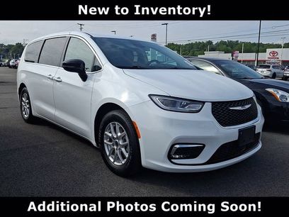 Used 2024 Chrysler Pacifica Touring-L