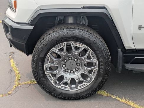 Certified 2025 GMC Hummer EV 3X AWD/4WD image 10