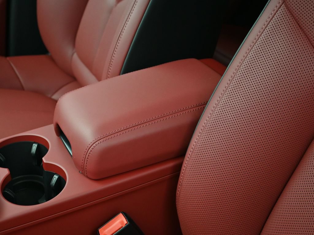 Certified 2026 Porsche Macan AWD/4WD image 21