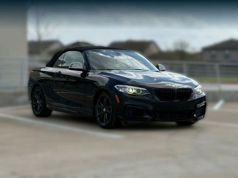 Used 2016 BMW M235i Convertible image 5