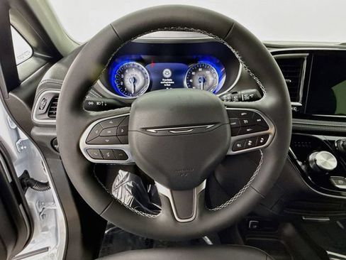 New 2027 Chrysler Pacifica Select FWD image 11