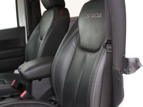 Used 2016 Jeep Wrangler Sahara AWD/4WD image 33
