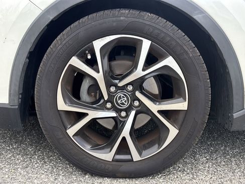 Used 2019 Toyota C-HR XLE image 31