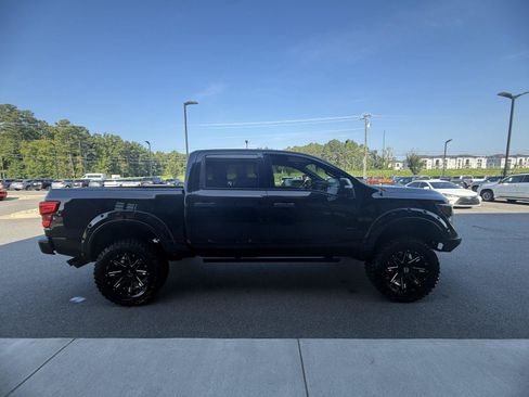 Used 2019 Nissan Titan SV w/ SV Convenience Package AWD/4WD image 33