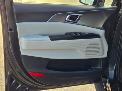 Used 2024 Kia Carnival LX image 18