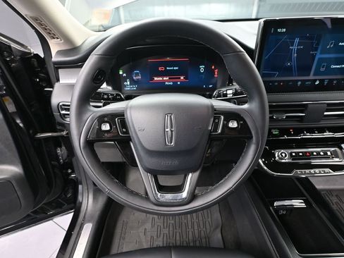 Used 2024 Lincoln Corsair AWD image 25