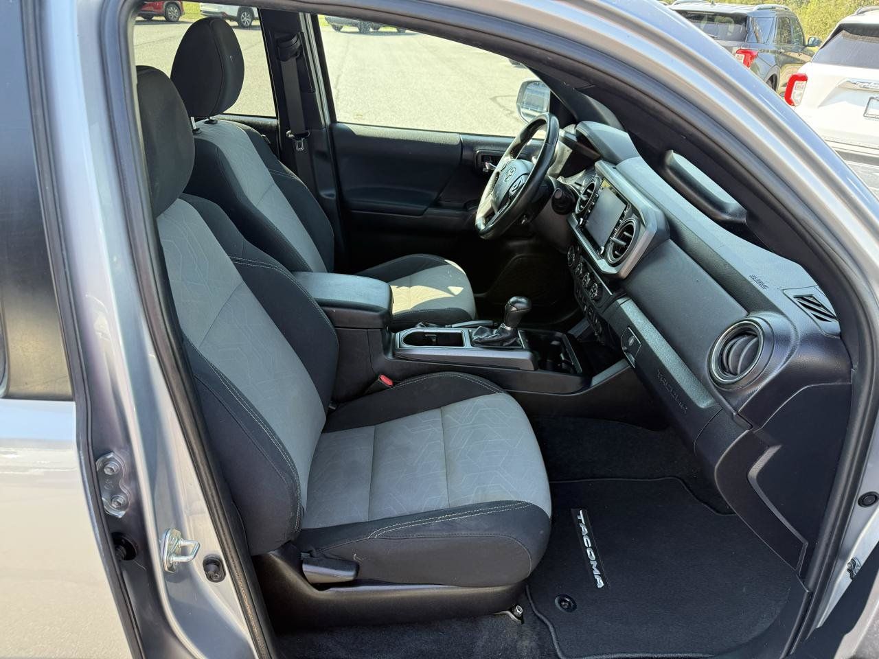 Used 2020 Toyota Tacoma TRD Off-Road w/ Technology Package AWD/4WD image 17