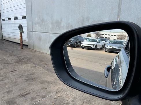 Used 2025 Nissan Rogue SV image 18