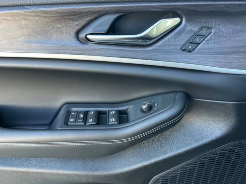 New 2025 Jeep Grand Cherokee Limited w/ Black Appearance Package image 10