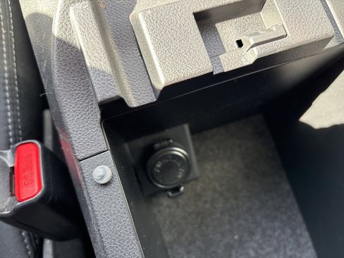 Used 2023 Subaru Outback Premium image 17