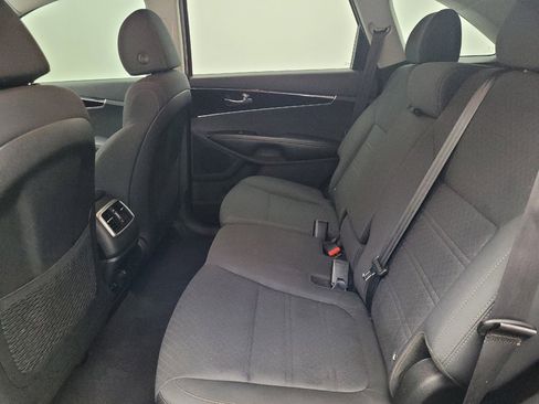 Used 2020 Kia Sorento LX image 18