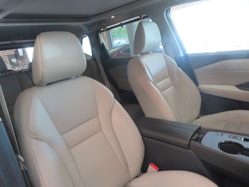 Used 2022 Nissan Rogue SV w/ SV Premium Package image 29