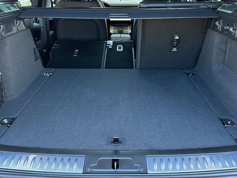 New 2024 Land Rover Range Rover Velar Dynamic SE image 14