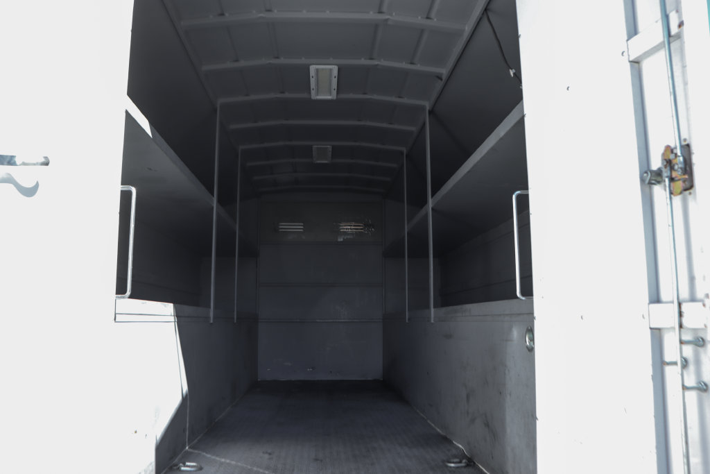 Used 2022 Ford F550 2WD Regular Cab Super Duty image 8
