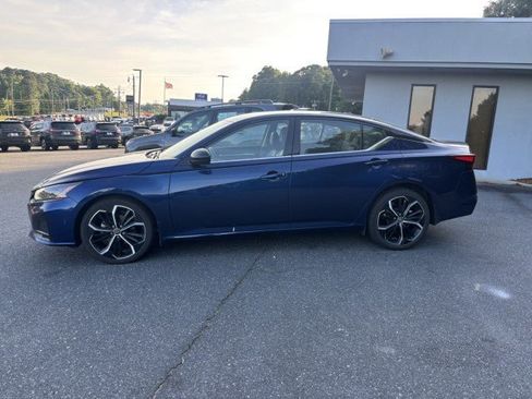 Used 2023 Nissan Altima 2.5 SR FWD image 3
