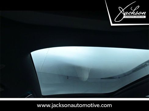 Used 2025 Mercedes-Benz E 350 Sedan image 19