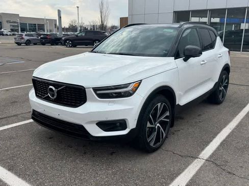 Used 2022 Volvo XC40 T5 R-Design w/ Advanced Package image 1