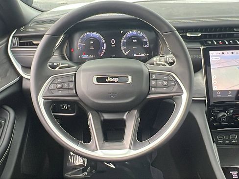 New 2025 Jeep Grand Cherokee Limited w/ Luxury Tech Group II image 22